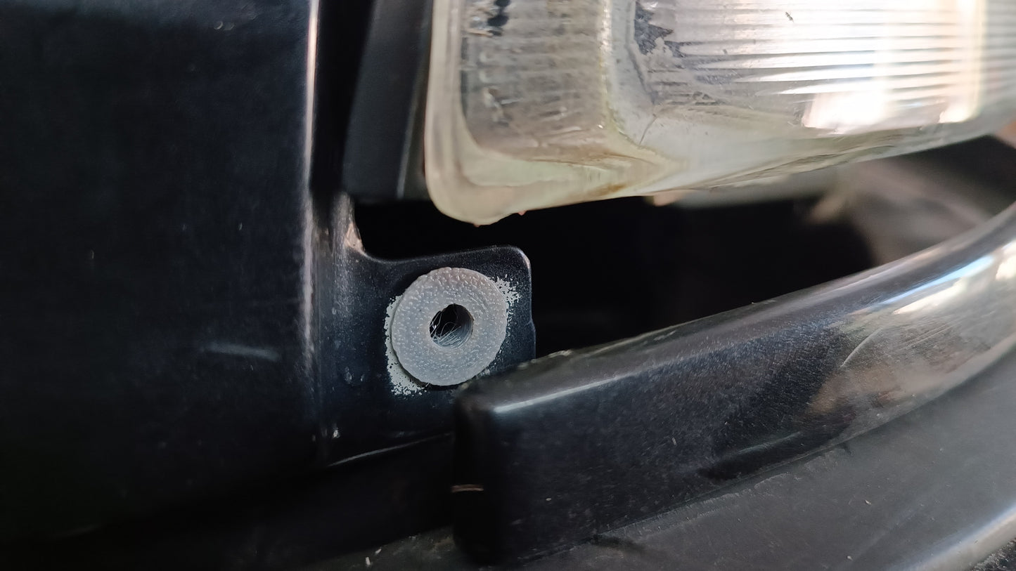 Audi 80 90 B3 B4 Scheinwerferleiste Blende Tülle Halter 431853548