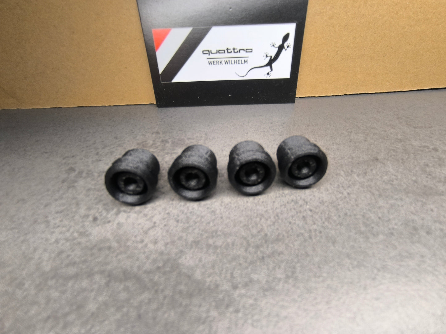 Audi 80/90/B3/B4/100/200/C3/C4 VW Isolierbuchse für Hupentaste / Halteclip für Prallplatte / 321419779A