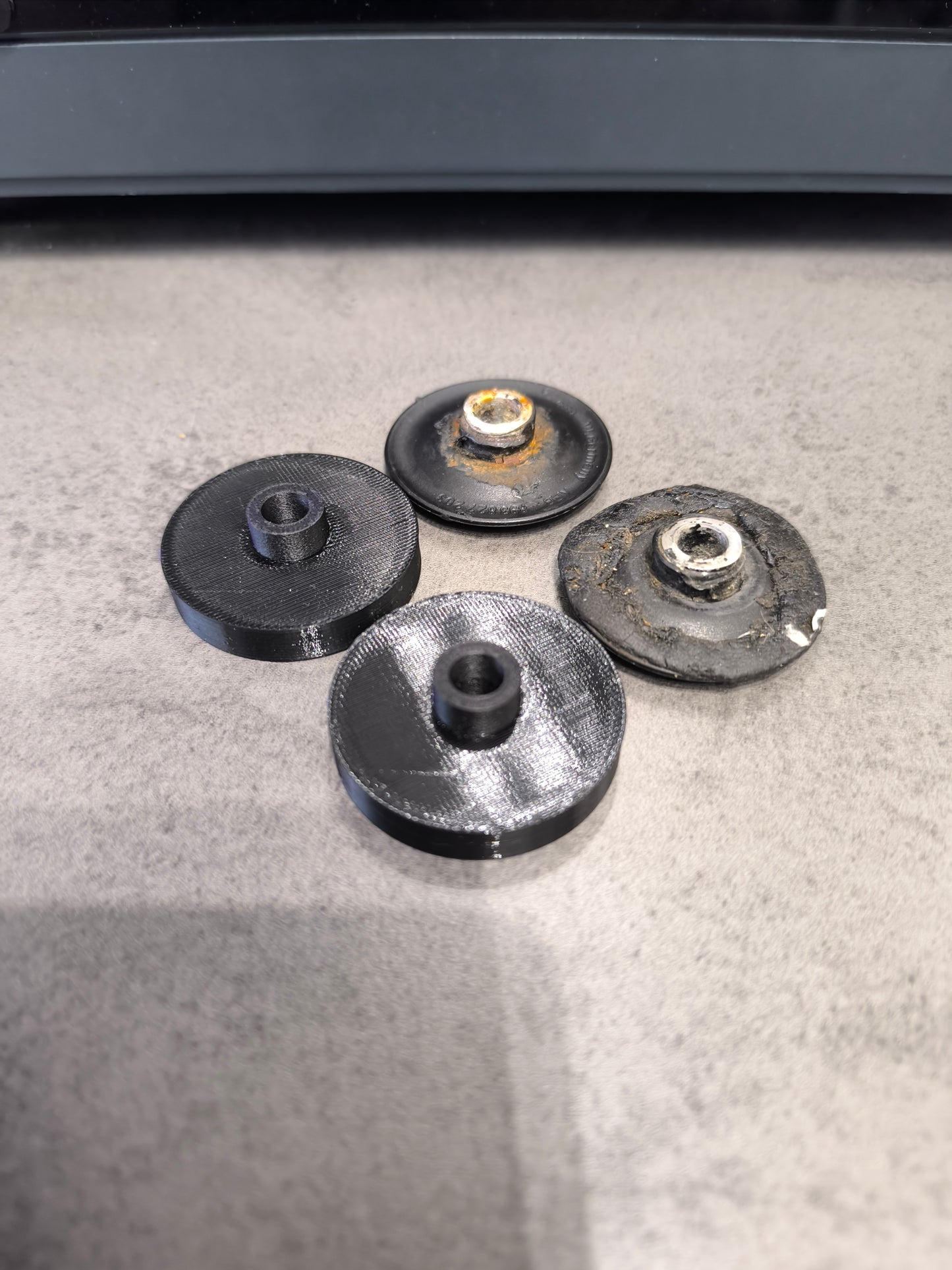 Audi 80 90 B3 B4 Alu Spoiler Unterlagen Befestigung Mitte 893827203