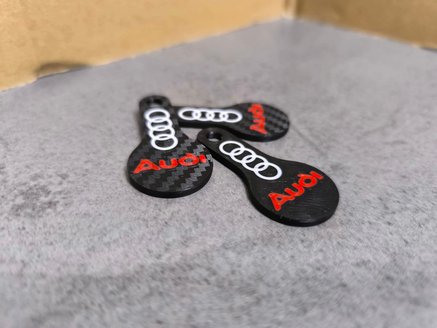 Audi Einkaufswagenchip in Carbon-Optik – Premium Schlüsselanhänger